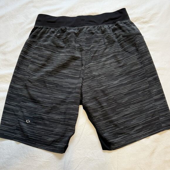 Lululemon Mens M Pace Breaker Shorts Space Dye Gray Stripe Athletic Gym Training - Picture 6 of 10
